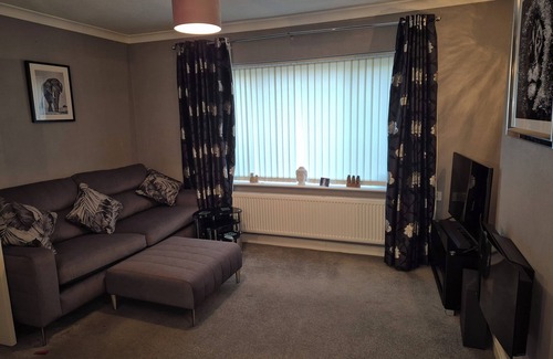 Newark Casa | Cosy house in Newark on Trent with hot tub, modern facilities &super fast wifi