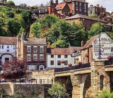 Newport Casa | Cosy House in Lovely Market Town