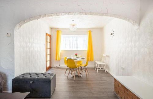 Stonnall Casa | cosy house near lea hall train station bhx nec nia