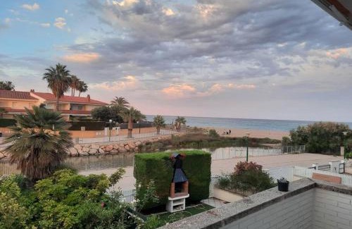 Creixell Apartamento | Cosy house with garden infront of the sea