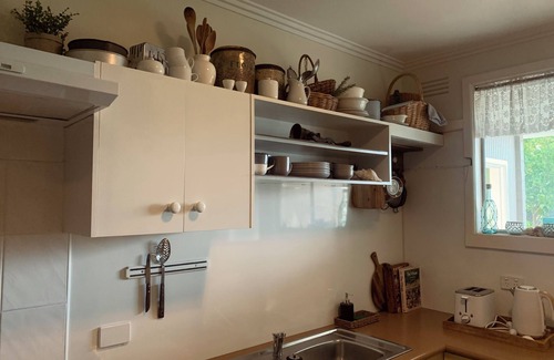 Lakes Entrance Casa | Cosy lakeside Family+Pet friendly 3 BR HolidayHOME