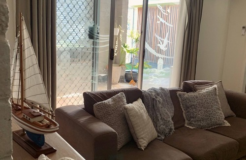 Lakes Entrance Casa | Cosy lakeside Family+Pet friendly 3 BR HolidayHOME