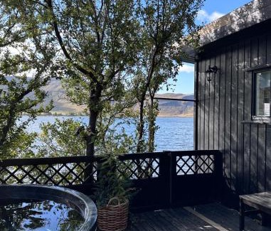 Kjosarhreppur Casa | Cosy lakeview cabin 45 minutes from Reykjavik
