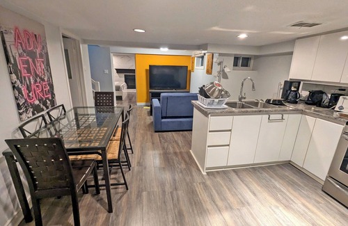 Regal Heights Casa | Cosy large 2-bedroom basement apartment in Corso Italia, Toronto with WiFi, AC
