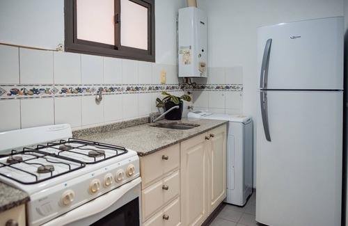 Nueva Córdoba Apartamento | Acogedor apartamento de artista local, ubicación central, totalmente equipado.