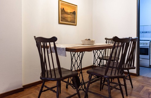 Nueva Córdoba Apartamento | Acogedor apartamento de artista local, ubicación central, totalmente equipado.