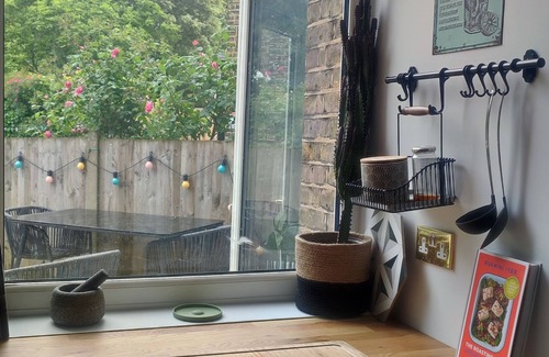 Streatham Hill Casa | Cosy London Family House Plus Sweet Cat
