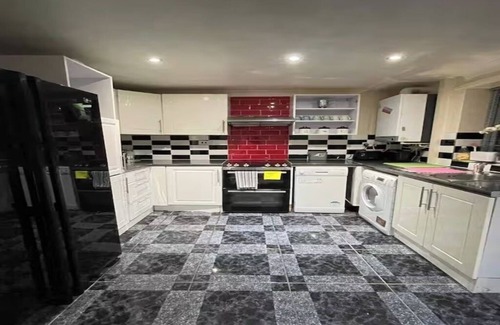 Luton Casa | Cosy Luton 3 Bedroom House. 5 mins to L&D Hospital/15 mins to Luton Airport