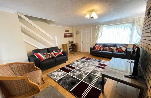 Luton Casa | Cosy Luton 3 Bedroom House. 5 mins to L&D Hospital/15 mins to Luton Airport