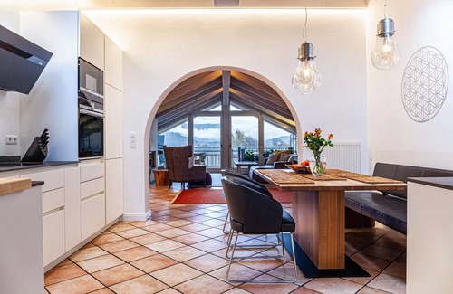 Garmisch-Partenkirchen Apartamento | 'Acogedor apartamento de lujo' con vistas a la montaña, balcones y Wi-Fi