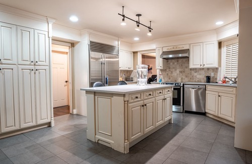Shaughnessy Casa | Cosy Luxe Mansion with Sauna - Central Vancouver