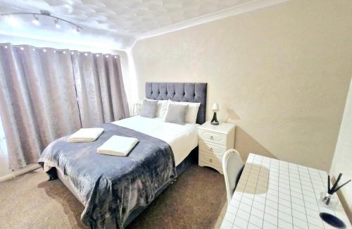 Gooshays Apartamento | Cosy Luxurious Large 3 bedroom house, free parking, free WiFi