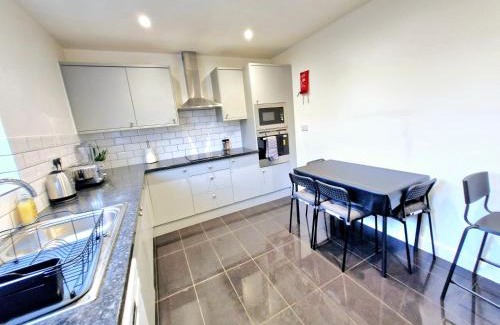 Gooshays Apartamento | Cosy Luxurious Large 3 bedroom house, free parking, free WiFi