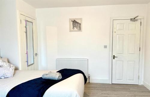 Briton Ferry Apartamento | Cosy Modern 2 Bedroom Apartment - Neath Road Port Talbot Near Briton Ferry Train Station