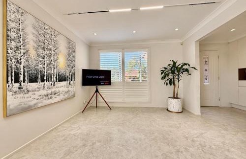 Blakehurst Casa | Cosy Modern 5BR Home-Major Hubs Parks with EV Charger