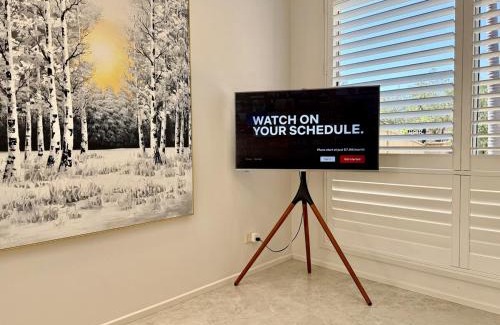 Blakehurst Casa | Cosy Modern 5BR Home-Major Hubs Parks with EV Charger