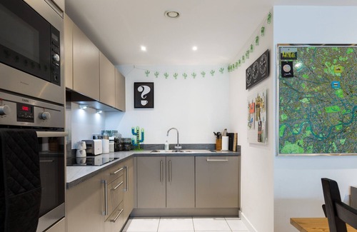 Tottenham Hale Apartamento | Home With A View: 2 Bed + 2 Bathroom + Balcony