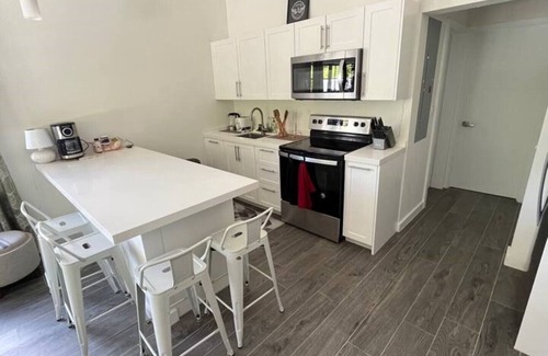 Northwest Point Apartamento | Cosy modern coastal retreat - close to dive spots