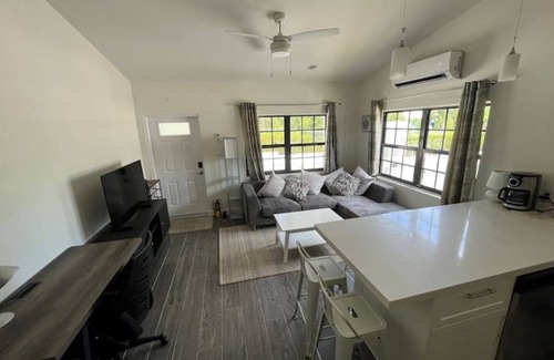 Northwest Point Apartamento | Cosy modern coastal retreat - close to dive spots