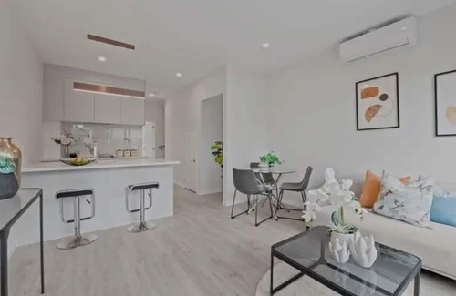 Orewa Casa | Cosy Modern House in Orewa near the beach, cafes and restaurants