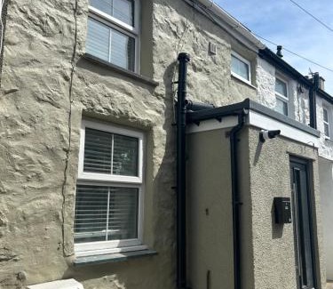 Bangor Casa | Cosy modern miners cottage