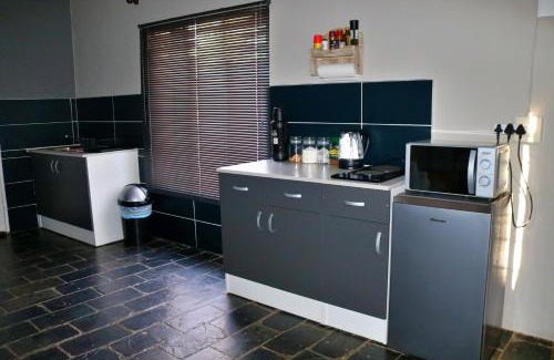 Magaliesberg Chalet De Esquí | Cosy Mountain FarmStay w private Boma