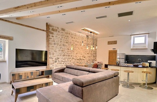 Saint-Remeze Casa | Cosy nature gite with courtyard, Southern Ardèche, sleeps 4 - Le Figuier