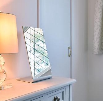 Leeds Casa | Cosy Nook - 3 Bedroom Retreat with Private Garden, Parking and Media Wall