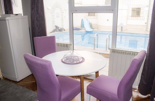 Novi Sad Apartamento | Acogedor loft Novi Sad, PISCINA propia, Sauna, auto check-in