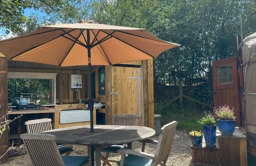 Cilgerran Alquiler De RV | Cosy off-grid yurt in Pembrokeshire - A chance to be ‘in’ the landscape.