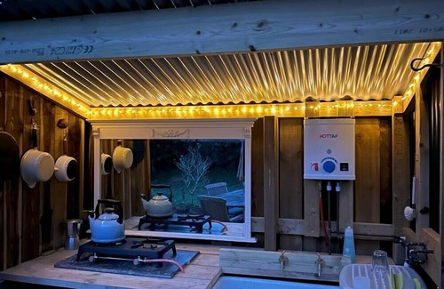 Cilgerran Alquiler De RV | Cosy off-grid yurt in Pembrokeshire - A chance to be ‘in’ the landscape.