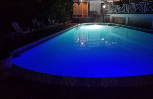 Saint Andrew Apartamento | Cosy one bedroom with relaxing pool.