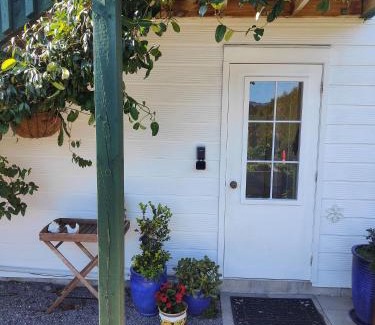 Whakamarama Apartamento | Cosy Orchard Loft - Breakfast included