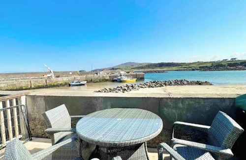 Malin Cabina | Cosy Portmor Log Cabin - Waterfront & Pet Friendly