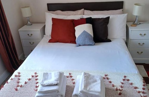 Seisdon Casa | Cosy, quiet 3 bedroom home with free parking