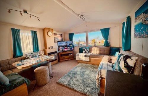 Dinas Cross Otro | Cosy Quiet Caravan By The Sea