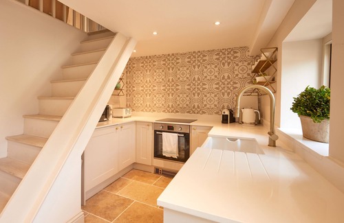 Petworth Cabaña | cosy recently renovated cottage in the heart of historic Petworth