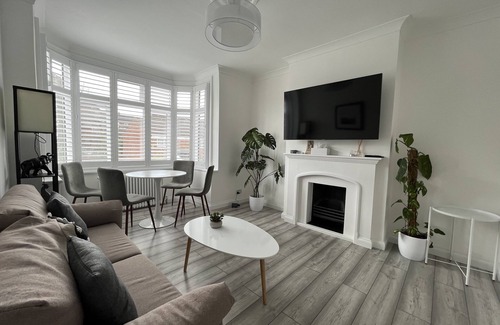 Figge's Marsh Apartamento | Cosy Refurbished Apartment w/ King Bed, Easy Transport to Central London