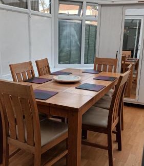 Harrow Weald Apartamento | Cosy relaxing 4 bed Home with 2 parking Space