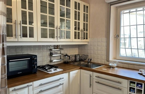 Eygalieres Casa | Cosy retreat in Eygalieres with artist studio. Walking distance to the village