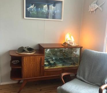 Mollymook Beach Casa | Cosy retro styled bungalow