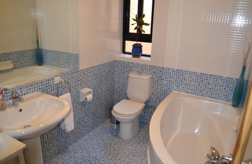 Msida Apartamento | Cosy room with private bathroom in central modern apartment