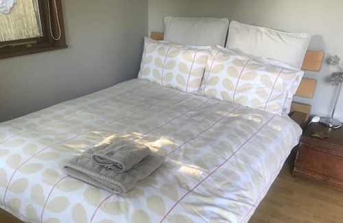 Hursley Cabina | Cosy rural hideaway, Hursley, near Winchester