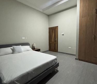 Bono East Region Apartamento | Cosy Seaside Apartment