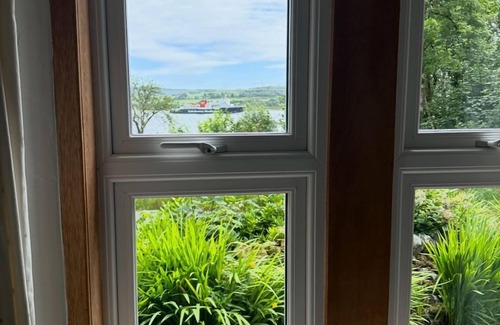 Tarbert Cabaña | Cosy, Secluded Detached Stone Cottage, Loch Views