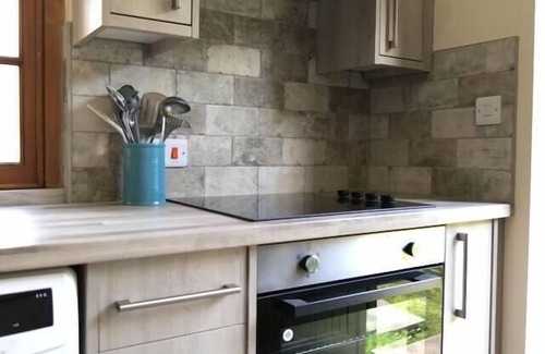 Crawcrook Cabaña | Cosy secret cottage in a beautiful walled garden