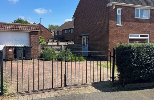 Tea Green Casa | Cosy secure 3 bed house by luton airport with parking