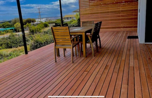 Middleton Casa | Cosy Shack 2 Min to Middleton Beach. Family/Pet Friendly with Deck, Wifi & Linen