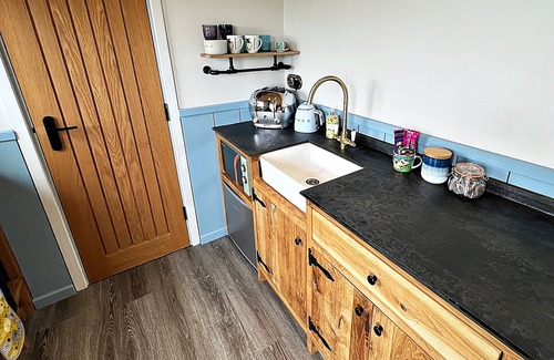 Monyash Cabina | Cosy Shepherd Hut in the Heart of the Peak District