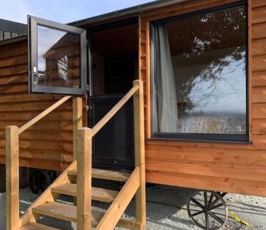 Grinshill Otro | Cosy Shepherd's Hut near Shrewsbury